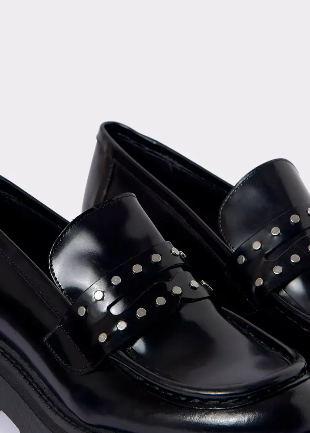 Mocasin Brillante Tachas Piel-Brownie Spain Fashion